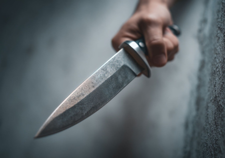 Двое поляков напали с ножом на украинца во время продажи авто