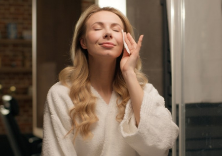 Дерматовенеролог назвала частую ошибку при уходе за кожей весной