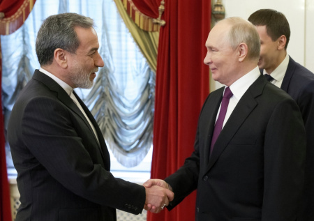 Иран поблагодарил Россию за солидарность в тяжелые времена