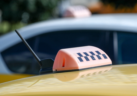 На Украине лже-таксисты помогали военным сбежать за границу