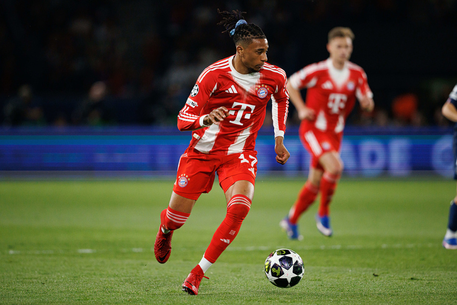 Майкл Олисе во время матча «Пари Сен-Жермен» — «Бавария»