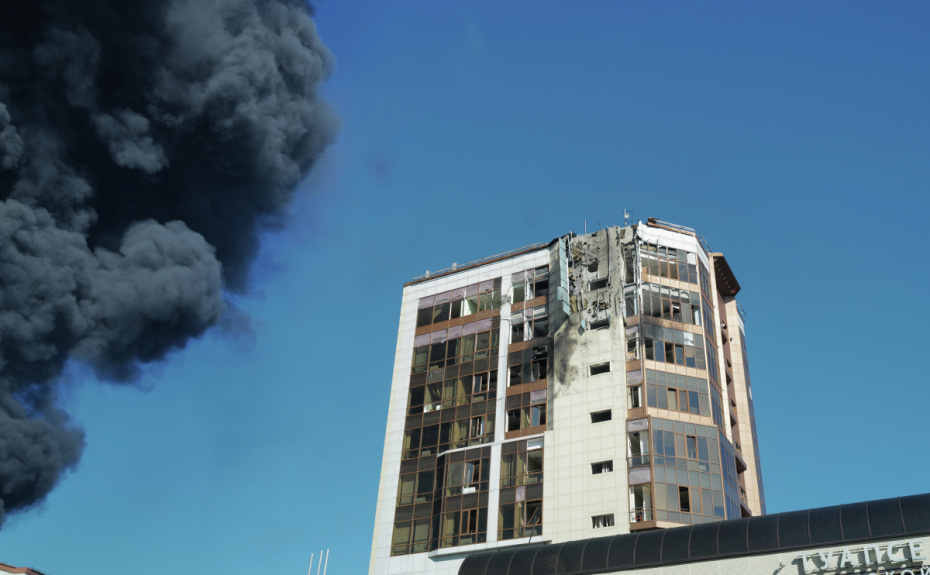 Дым от пожара в Туапсе после атаки ВСУ