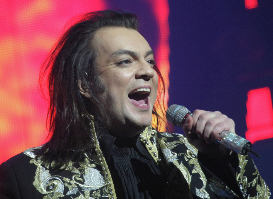 Филипп Киркоров во время юбилейного концерта в Государственном академическом театре «Московская оперетта», 2007 год