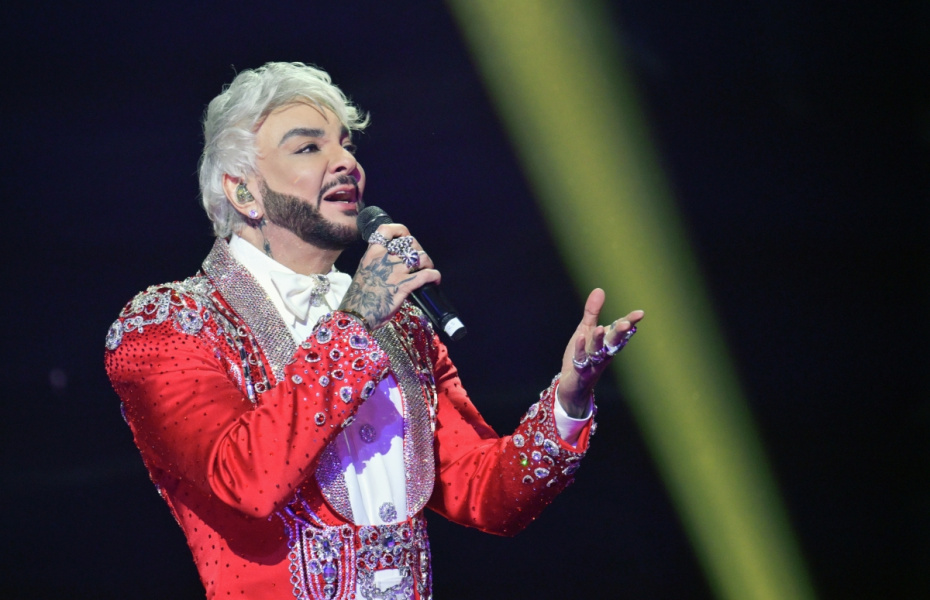 Певец Филипп Киркоров выступает на гала-концерте всероссийской премии «Мы верим твердо в героев спорта», 2025 год