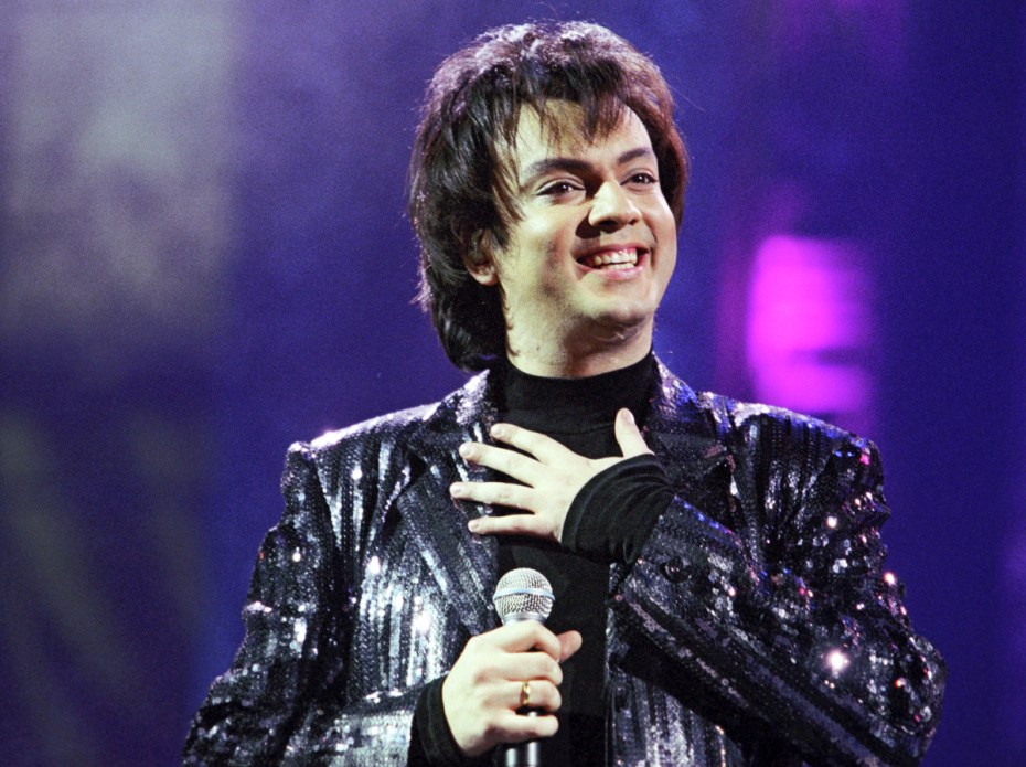 Заслуженный артист России, эстрадный певец Филипп Киркоров на своем концерте «Вчера, сегодня, завтра и…», 2001 год