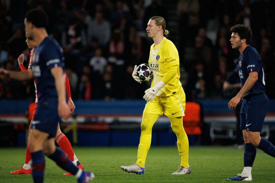 Матвей Сафонов во время матча «Пари Сен-Жермен» — «Бавария»