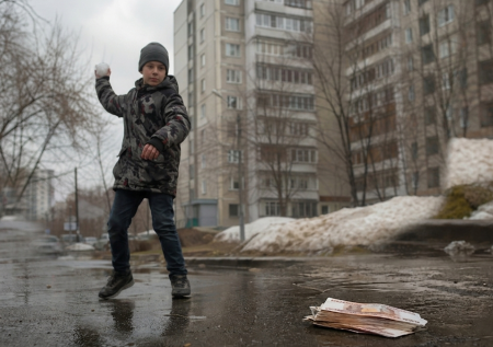 Деньги горят, взрываются на улицах РФ: кто за этим стоит, как уберечь детей