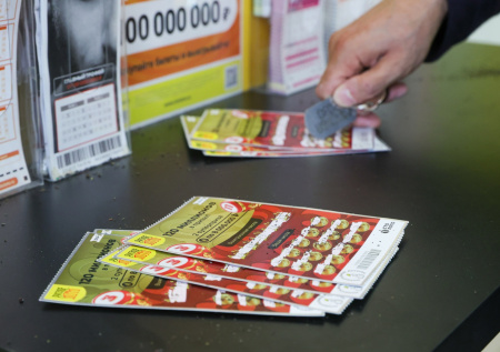 Россиянин выиграл 56 млн рублей после встречи с пауком в ванной