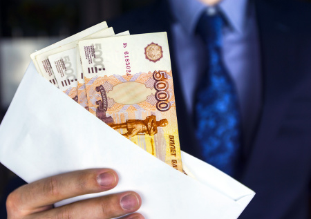 Финансист рассказала, какие последствия могут быть от зарплаты «в конверте»