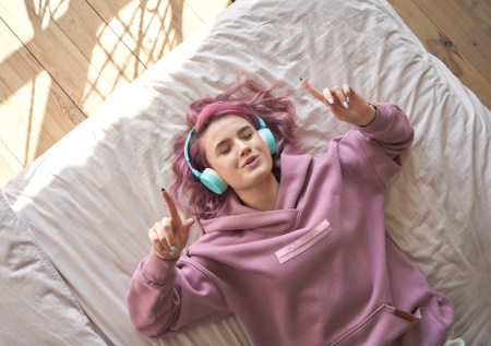 Психолог рассказала, почему зумеры так часто «убегают» от проблем