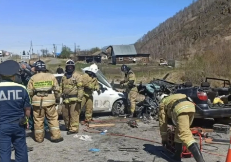 Девять человек пострадали и один погиб в жутком ДТП на Алтае