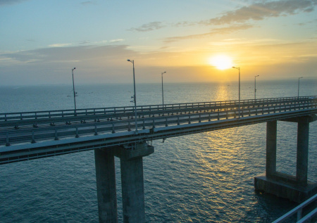 Перед Крымским мостом «застряли» 4 тыс. автомобилей