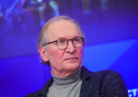 Встреча с Зеленским, операция, уход из театров: как живет Федор Добронравов