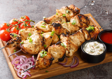 Маринад от Ивлева, который делает курицу огонь: намешала за минуты — и мясо тает во рту