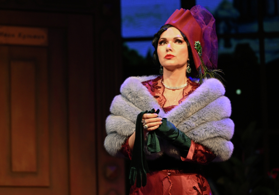 Юлия Такшина в спектакле «Она разгадала убийство» режиссера Александра Назарова в Центральном доме культуры железнодорожников в Москве