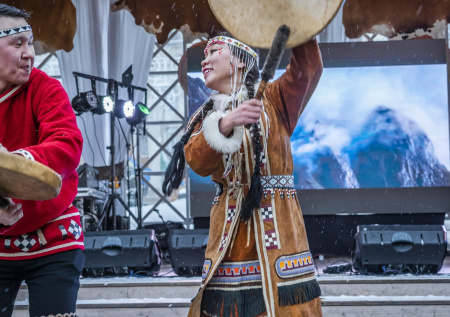 Путин сравнил подходы России и Запада к коренным этносам