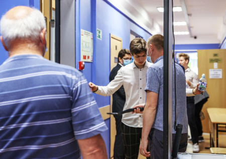 Учитель прокомментировал запрет на досмотр школьников перед ЕГЭ