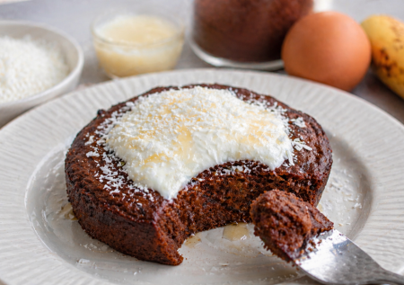 Разминаю банан вилкой и добавляю 2 ингредиента: десерт для похудения — ешь хоть каждый день