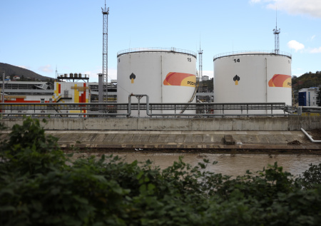 На потушенном НПЗ в Туапсе начали оборудовать дренажную систему