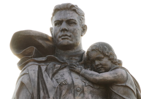 Родина-мать, Тыл — фронту и Воин-освободитель — смысл триптиха монументов