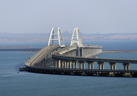 Пробка на Крымском мосту 30 апреля: что известно, причины, сколько ждать