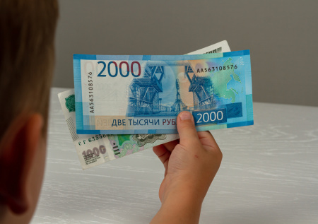 Психолог назвала неочевидные причины детского воровства денег