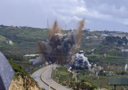 «Поливают его бензином»: Медведев дал прогноз по Ближнему Востоку