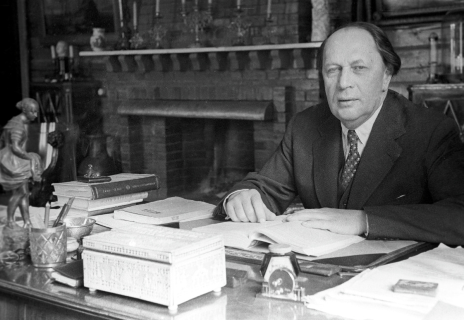 Писатель Алексей Толстой