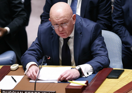 США, Францию и Великобританию обвинили в провокации гонки вооружений