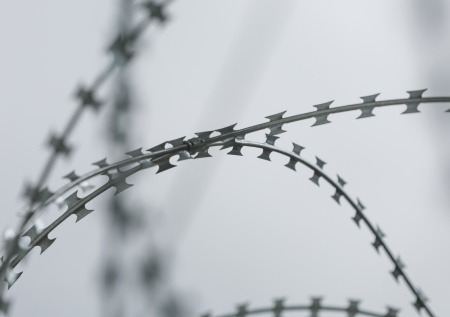 Французскому подростку грозит срок за трюк с соломинкой в Сингапуре