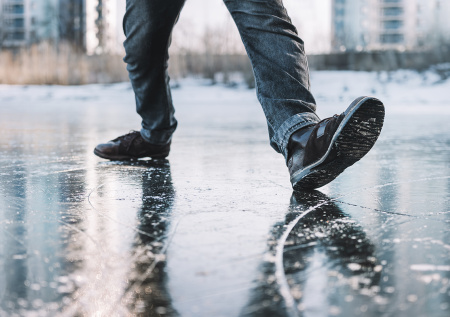 Гидрометцентр предупредил о гололедице в Москве