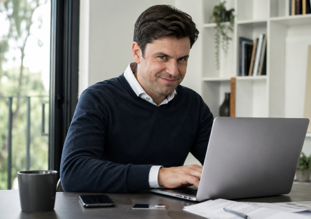 Лавина СМС, Telegram без VPN и борщевик: 3 новые схемы от мошенников