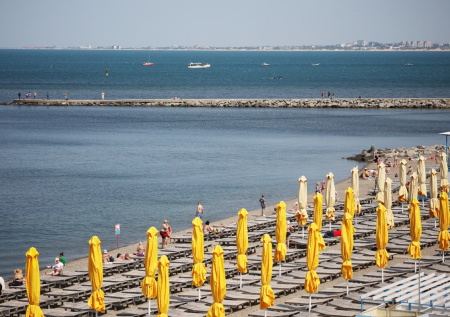 Три пляжа Анапы получили разрешение к открытию сезона после разлива мазута