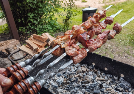 Шашлык как у соседа, но вкуснее в сто раз — хитрый пивной маринад без лука и заморочек