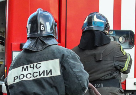В оперштабе рассказали, сколько спасателей тушат пожар в Туапсе