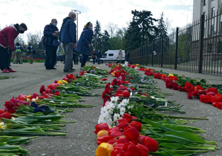 В Сети показали обстановку на площади около Дома профсоюзов в Одессе