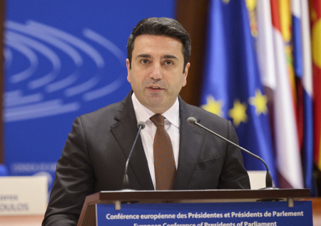 Спикер парламента Армении «развлекает» Галкина во время саммита ЕПС