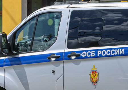 ФСБ опубликовала кадры изъятого у подпольных мастеров оружия