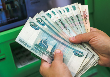 Минтруд разъяснил порядок выплаты отпускным россиянам