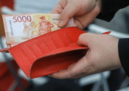 Экономист оценил идею повысить МРОТ до 60 тыс. рублей