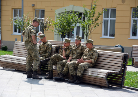 Сотрудников военкоматов Украины обвинили в мобилизации наркоманов и калек