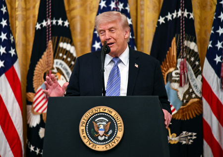 «Надеюсь, она рухнет»: Трамп раскрыл планы на Иран