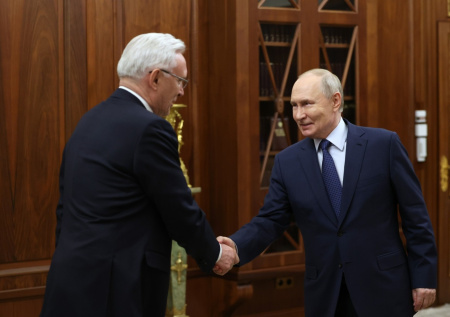 Путин встретился с главой КамАЗа Когогиным в Кремле