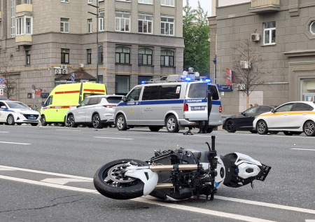 Сбившего Добромилову мотоциклиста доставят в отдел полиции