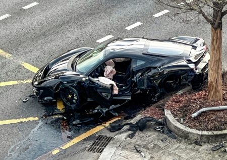 «Осторожно, Москва»: Navai попал в ДТП на своем Ferrari