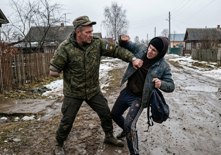 Раздробил фаланги участнику СВО: в Приволжье поймали цыгана-рецидивиста