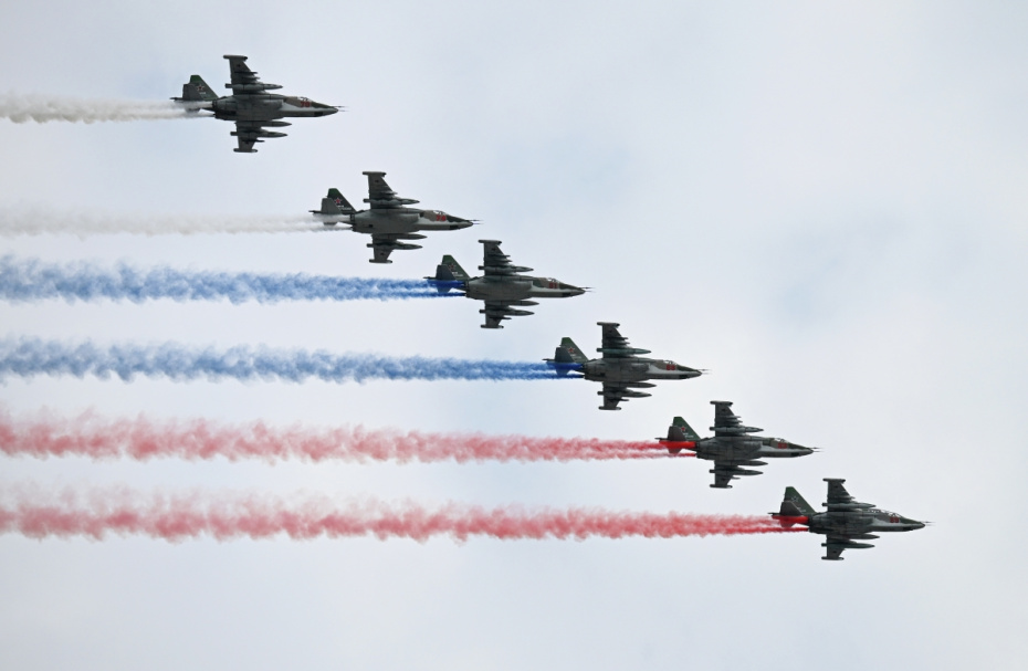 Штурмовики Су-25 на репетиции воздушной части парада в Москве в честь 81-й годовщины победы в Великой Отечественной войне