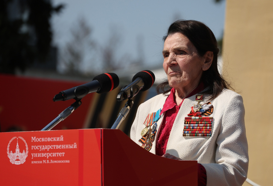 Партизанка, председатель Совета ветеранов войны и труда Московского университета Нина Данилкович на торжественном митинге в МГУ, посвященном 81-й годовщине Победы