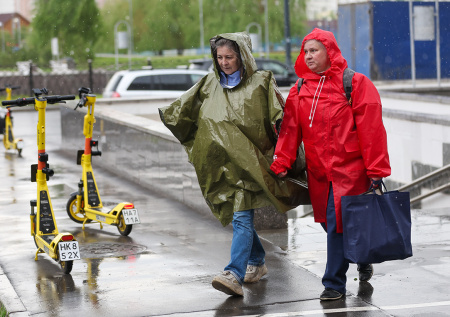 Погода в Москве в пятницу, 8 мая: «черемуховые» холода, грозы и ливень