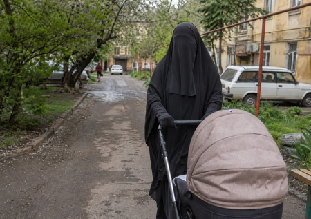 Увезли в психдиспансер: что нового в деле матери, возившей труп в коляске